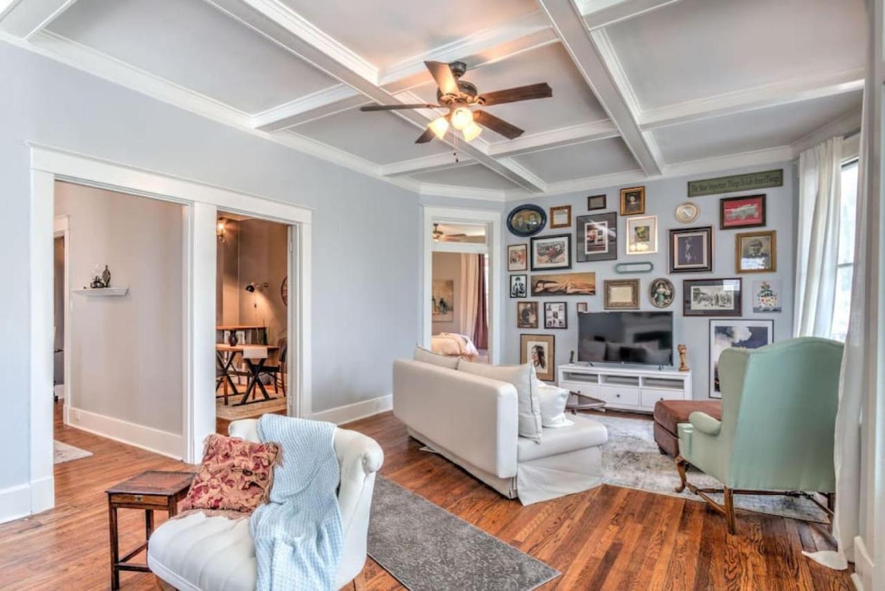 Elegant Colonial With Lovely Details And Character เมมฟิส ภายนอก รูปภาพ