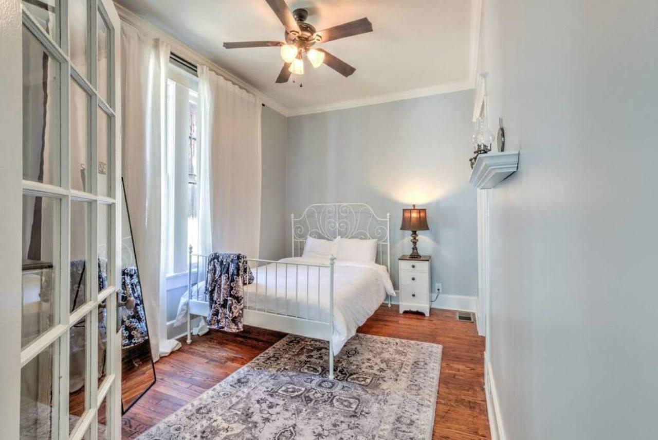 Elegant Colonial With Lovely Details And Character เมมฟิส ภายนอก รูปภาพ