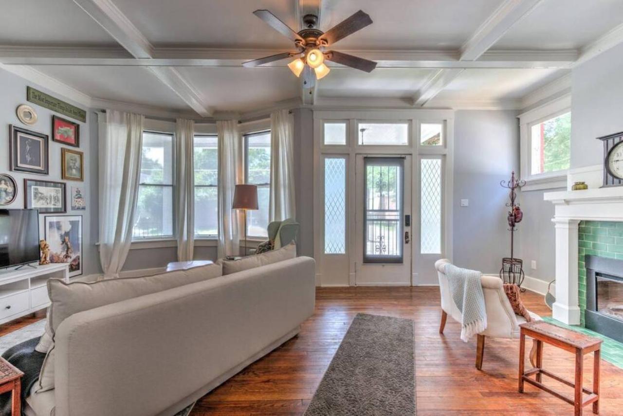 Elegant Colonial With Lovely Details And Character เมมฟิส ภายนอก รูปภาพ