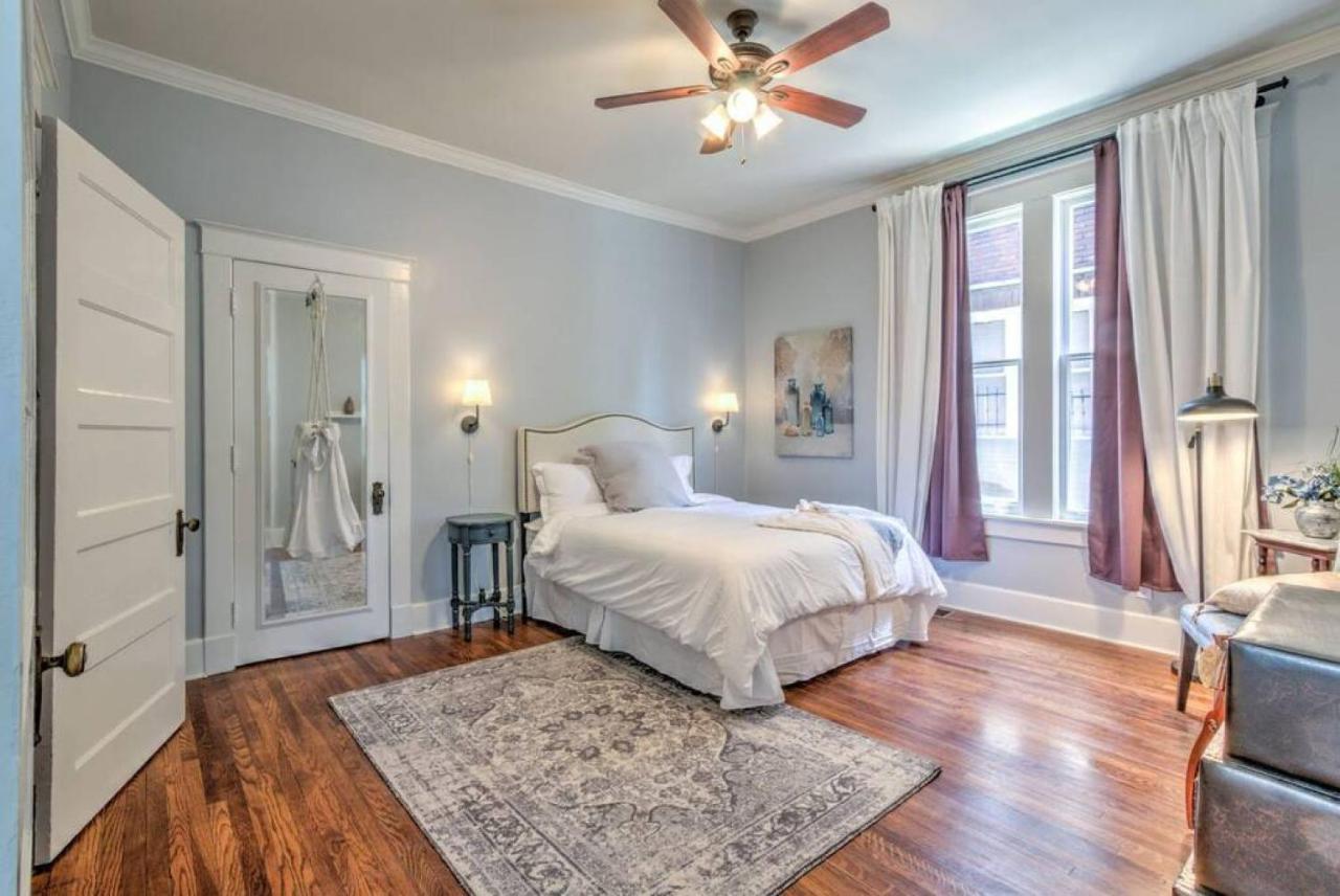 Elegant Colonial With Lovely Details And Character เมมฟิส ภายนอก รูปภาพ